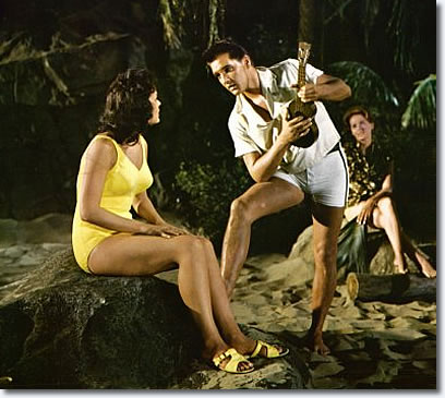 Joan Blackman and Elvis Presley in Blue Hawaii - 'Can't Help Falling In Love'