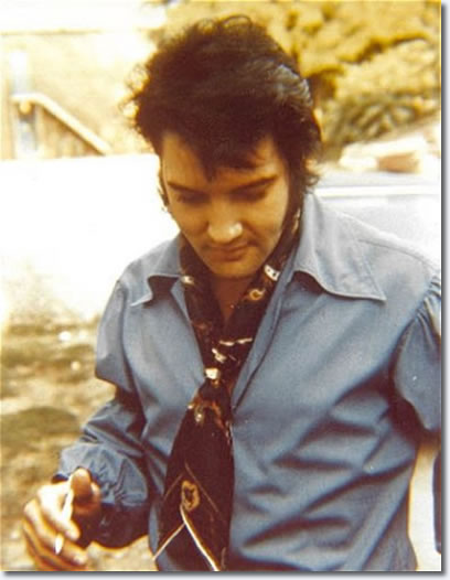 Elvis arriving at Studio B on June 4, 1970.