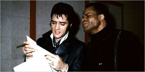 Elvis Presley and Roy Hamilton with the lyric sheet for 'Angelica'.